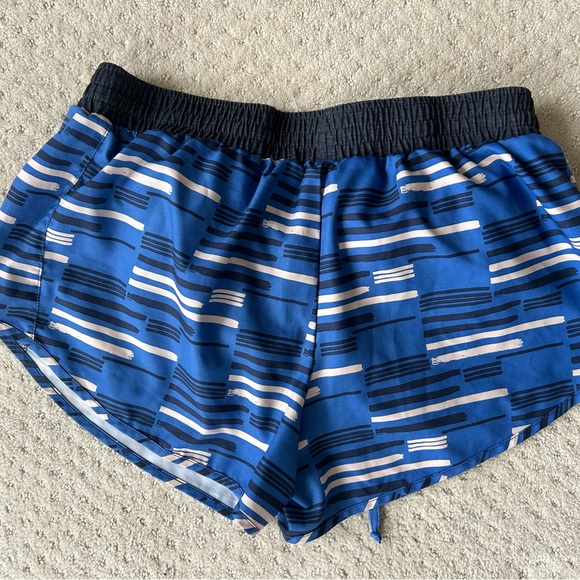 Oiselle Shorts with zippered pocket Size 8 - Picture 1 of 4
